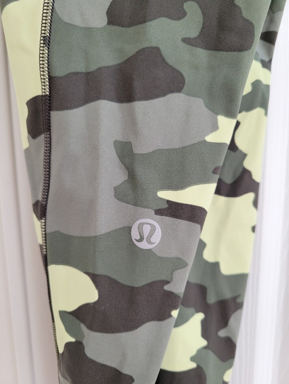 Lululemon 2PC UVP Camo Run Short Sleeve and Fast And Free Crop Leggings Size 6 - Picture 12 of 15
